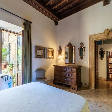 Pantheon Apartment - L'Angolo Nascosto Dei Quadri Rome Exterior photo