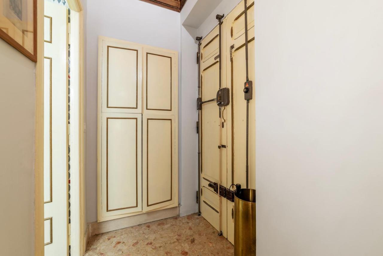Pantheon Apartment - L'Angolo Nascosto Dei Quadri Rome Exterior photo