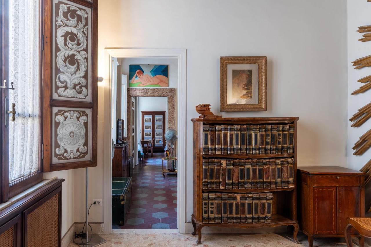 Pantheon Apartment - L'Angolo Nascosto Dei Quadri Rome Exterior photo