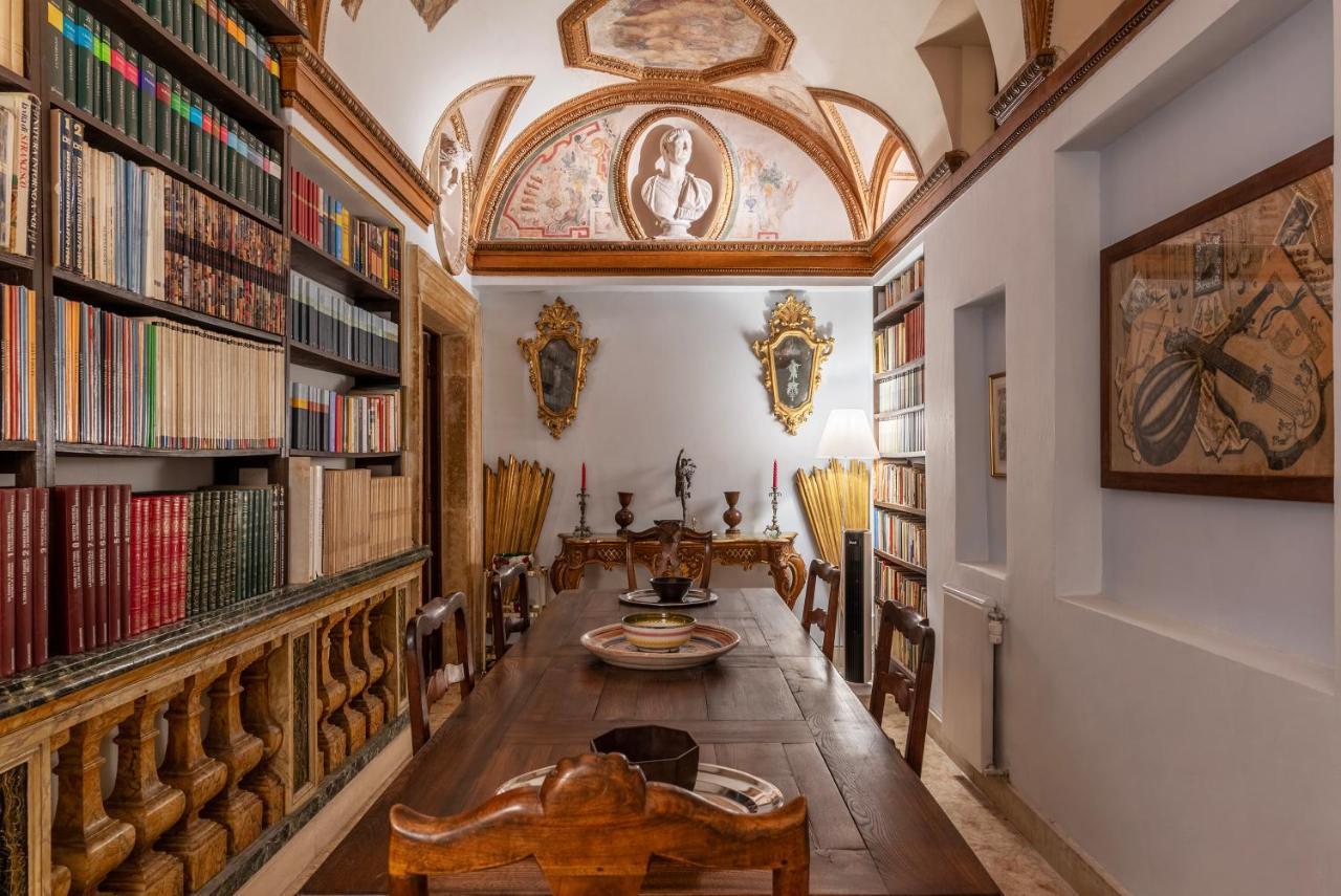 Pantheon Apartment - L'Angolo Nascosto Dei Quadri Rome Exterior photo